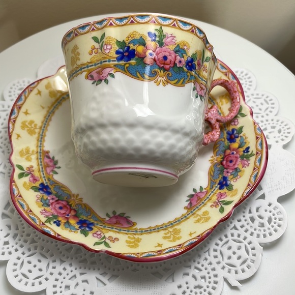 Very unusual Aynsley China 1930’s-1940’s quatrefoil cup and saucer - Picture 4 of 7